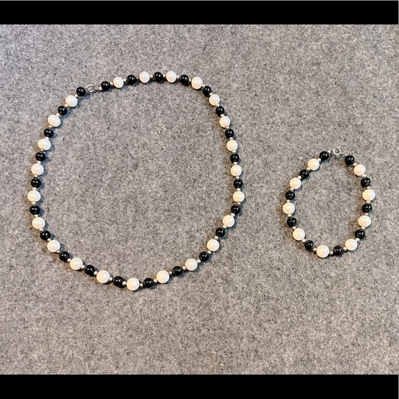 Pearl and Onyx Necklace and Bracelet - Picture 1 of 1